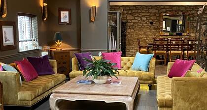 Pettifers Freehouse Hotel