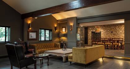 Pettifers Freehouse Hotel