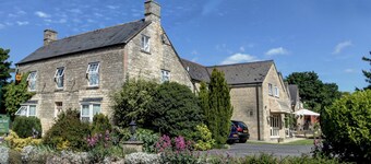 Pettifers Freehouse Hotel