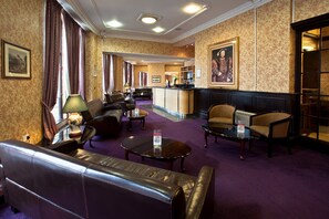 Lobby sitting area - Britannia Hotel Wolverhampton (Wolverhampton)