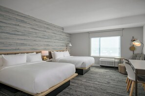 Desk, blackout drapes, iron/ironing board, free WiFi - TownePlace Suites by Marriott Miramar Beach Destin (Miramar Beach)