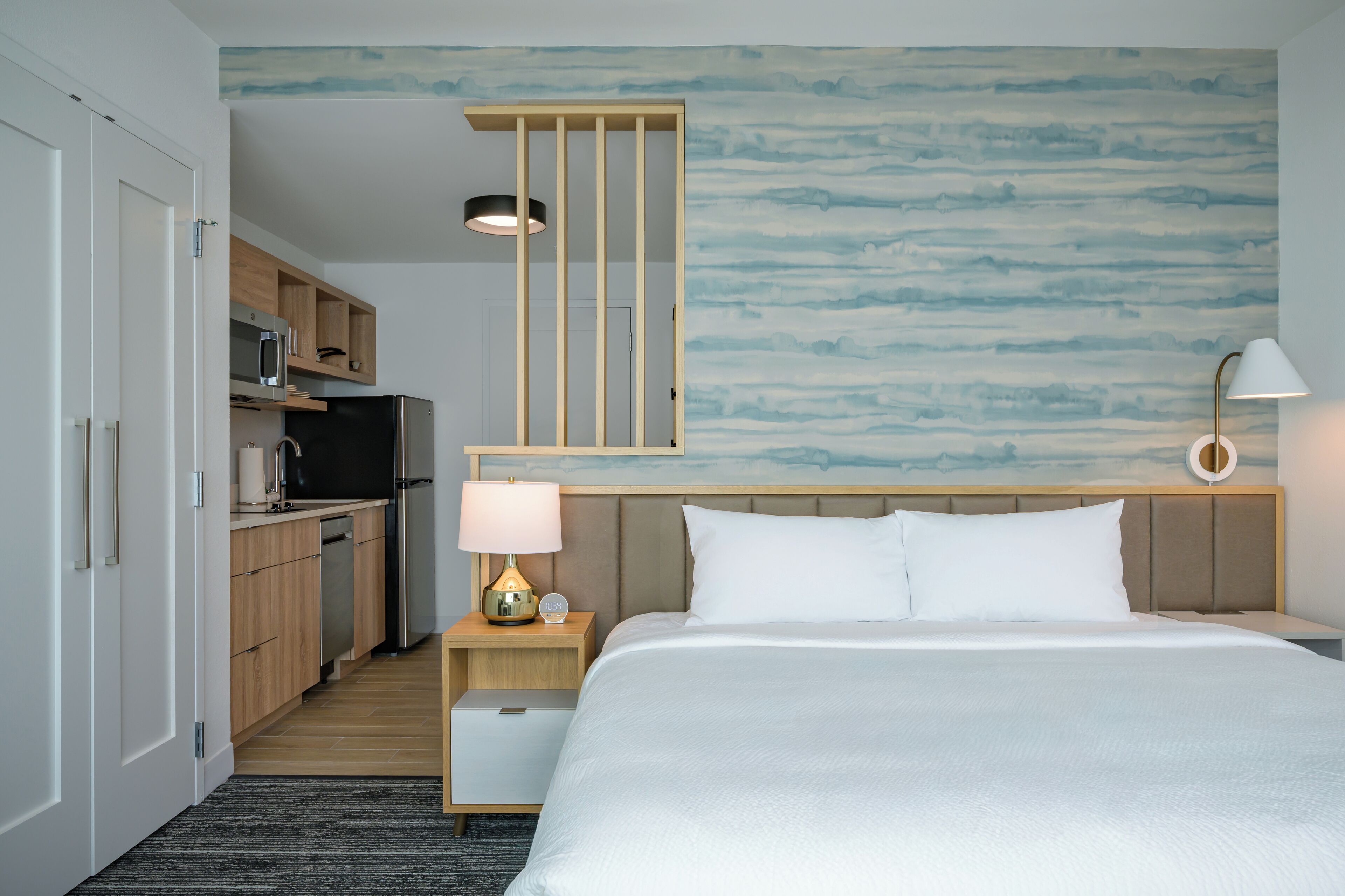 Studio, 1 King Bed with Sofa bed (Hearing Accessible)