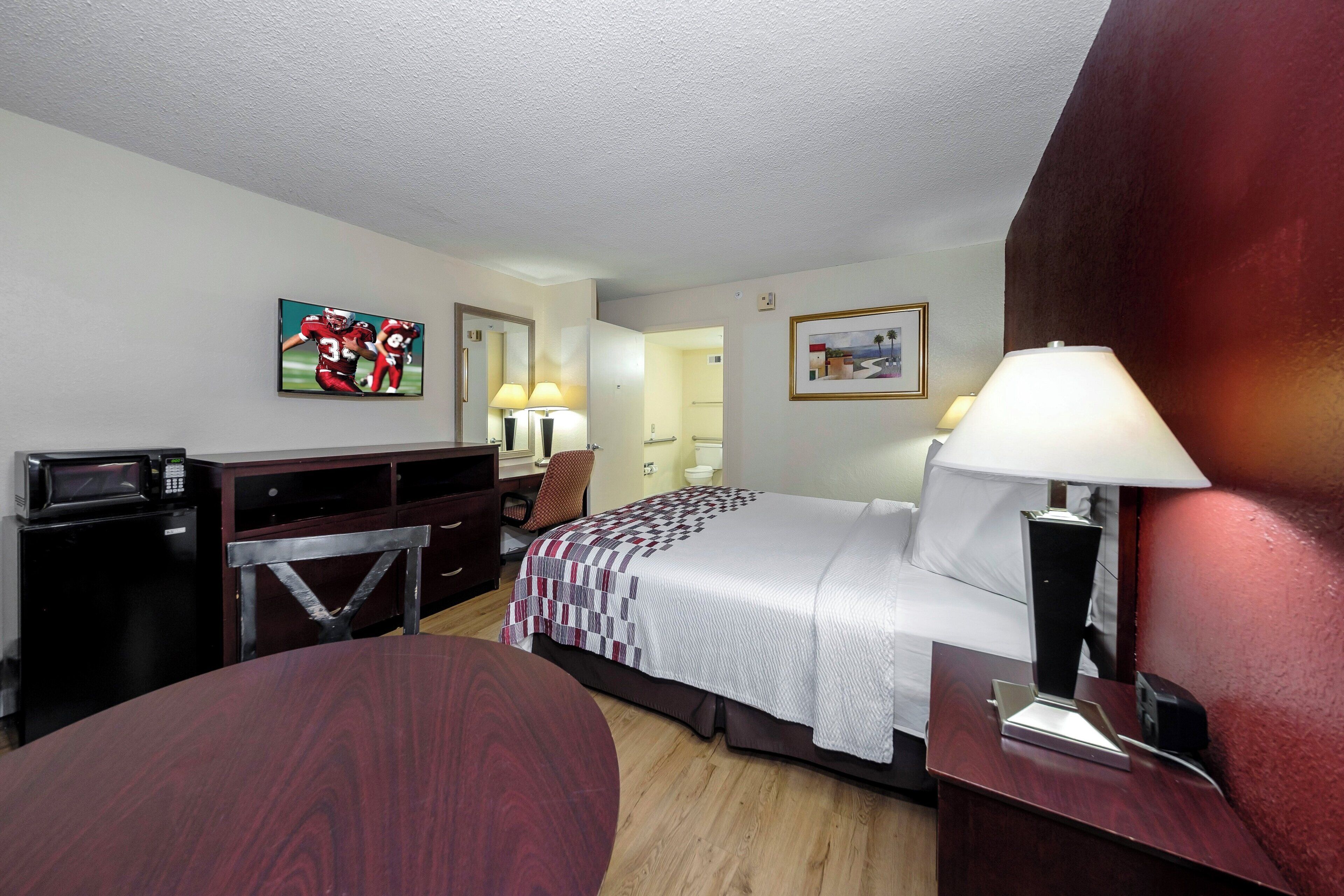 Deluxe Room, 1 King Bed, Accessible, Non Smoking (Roll-In Shower)
