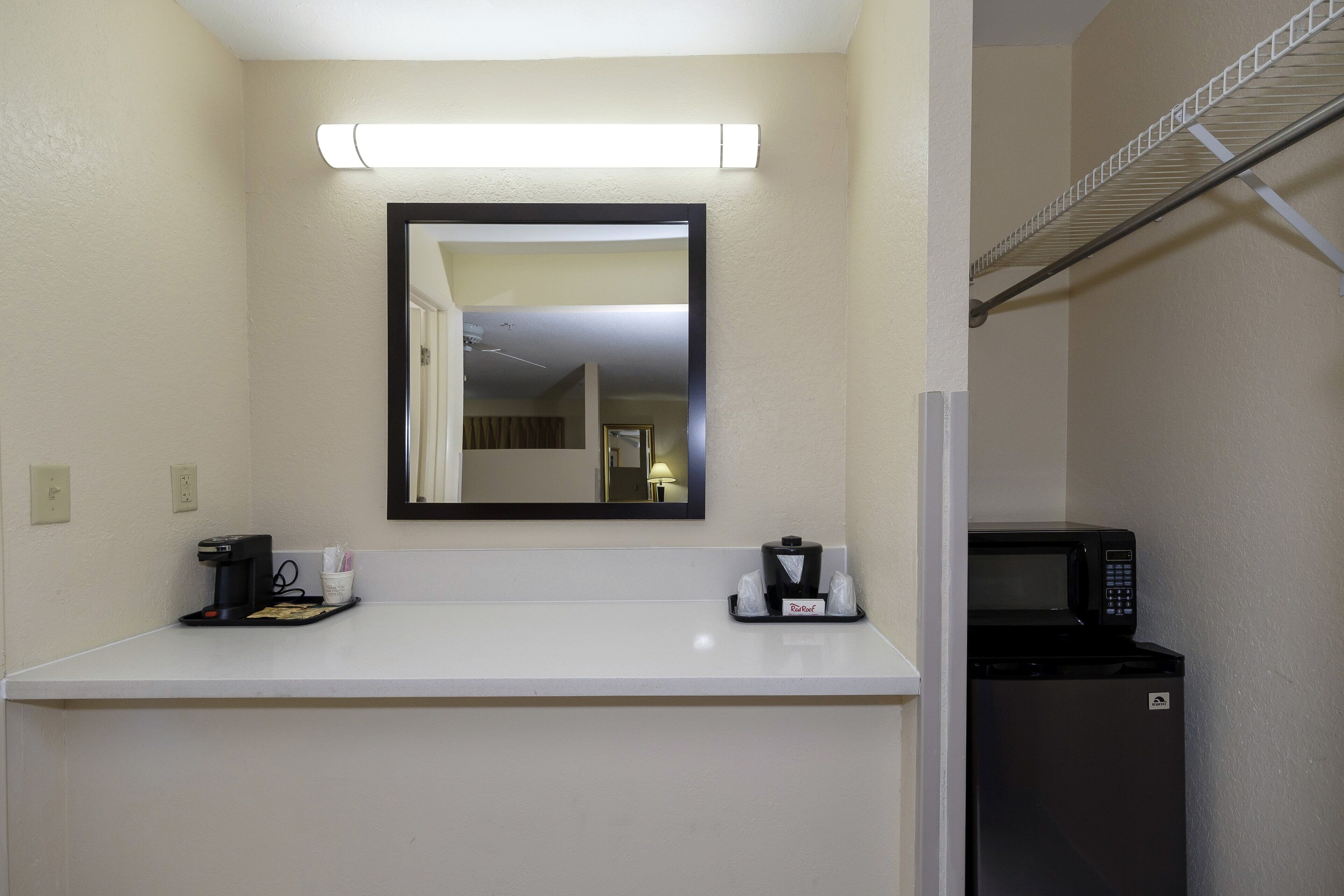 スーペリア ルーム キングベッド 1 台 禁煙 プールサイド | バスルーム | バスアメニティ (無料)、タオル