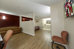 Superior Room, 1 King Bed, Non Smoking, Poolside