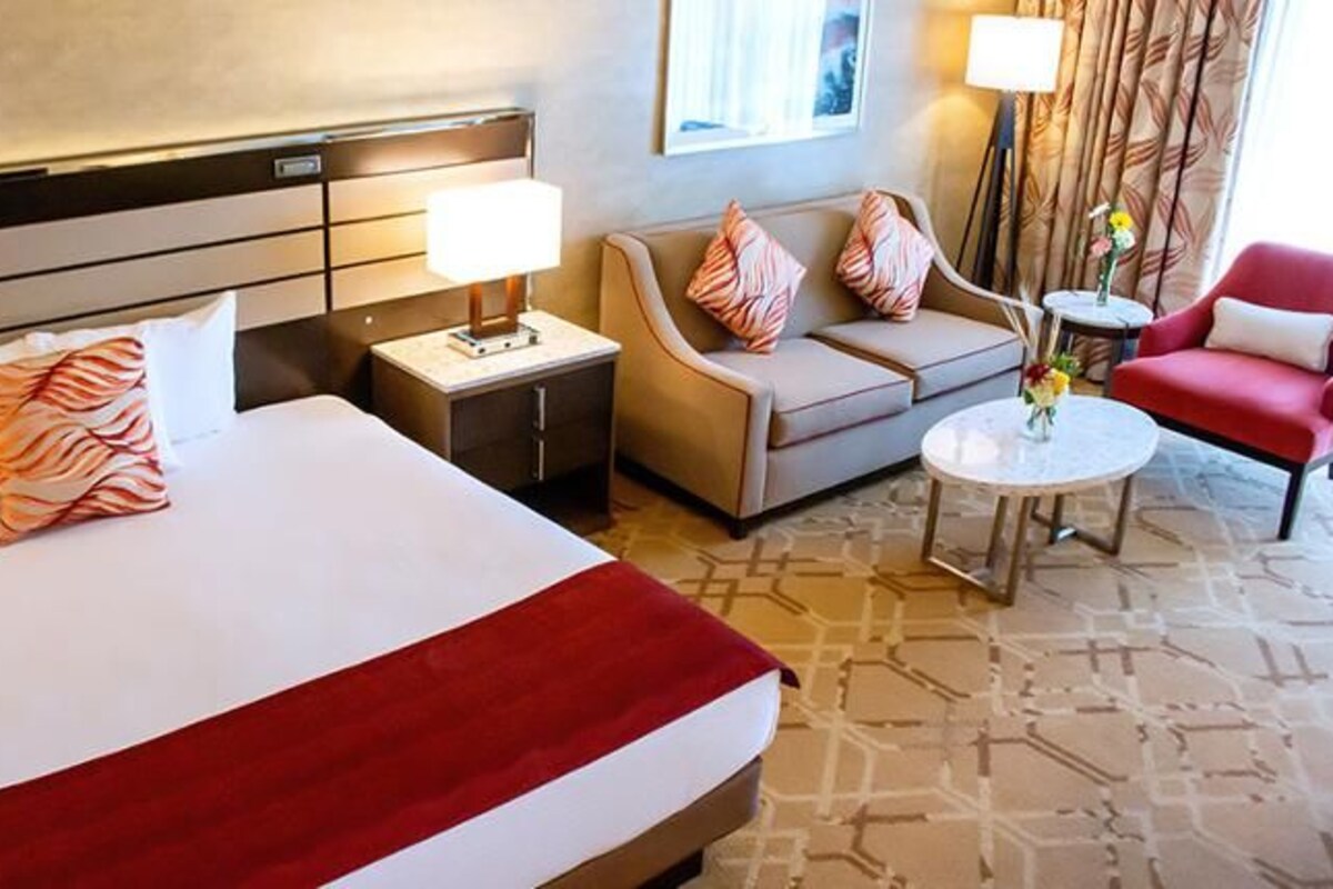Suite (Mini) | Pillow-top beds, in-room safe, desk, blackout curtains