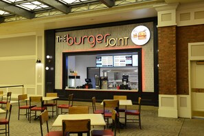 7 restaurants; lunch and dinner served - Ameristar Casino Hotel Kansas City (Kansas City)