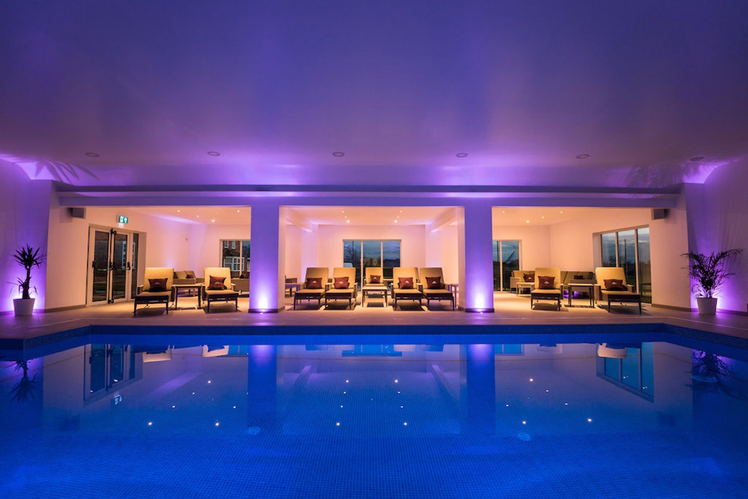 Indoor pool, sun loungers