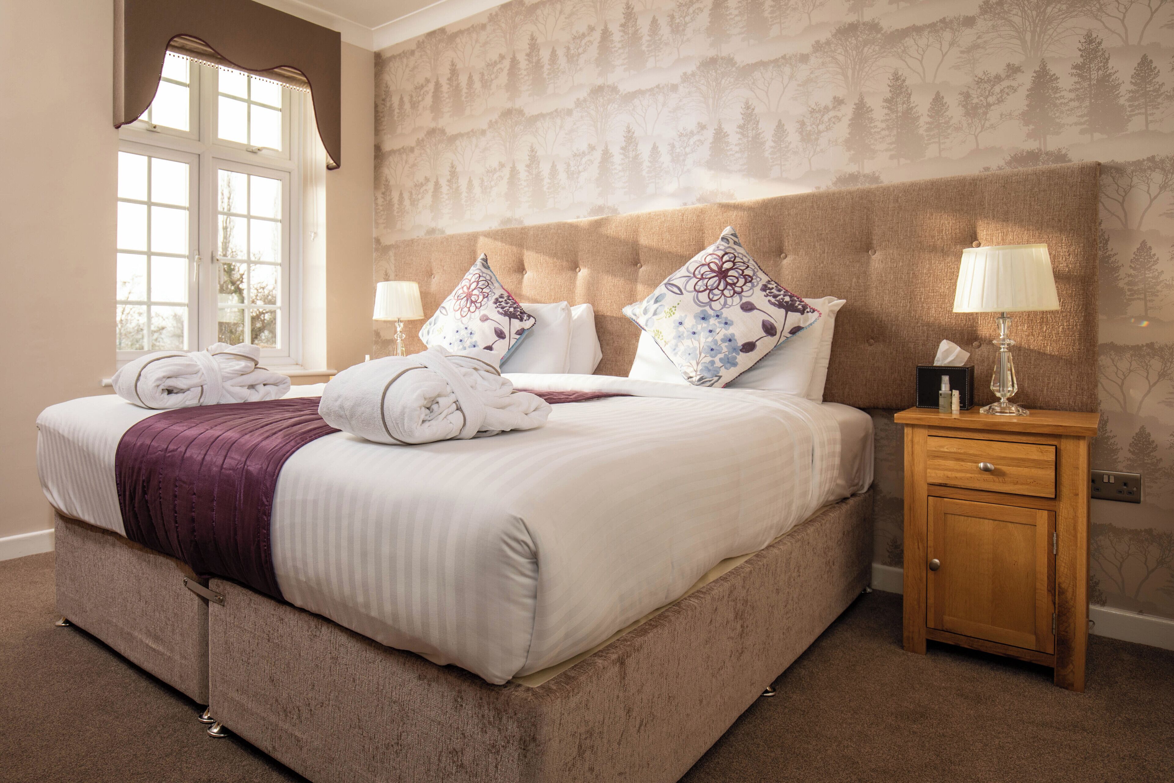 suite, 1 double bed, non smoking | desk, blackout curtains, iron/ironing board, cots/infant beds