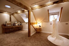 Suite, 1 Double Bed, Kitchen, Golf View (Full Kitchen) | Living area - Worcester Bank House Hotel Spa & Golf, BW Premier Collection (Worcester)