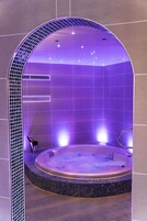 Un sauna, tratamientos corporales, aromaterapia
