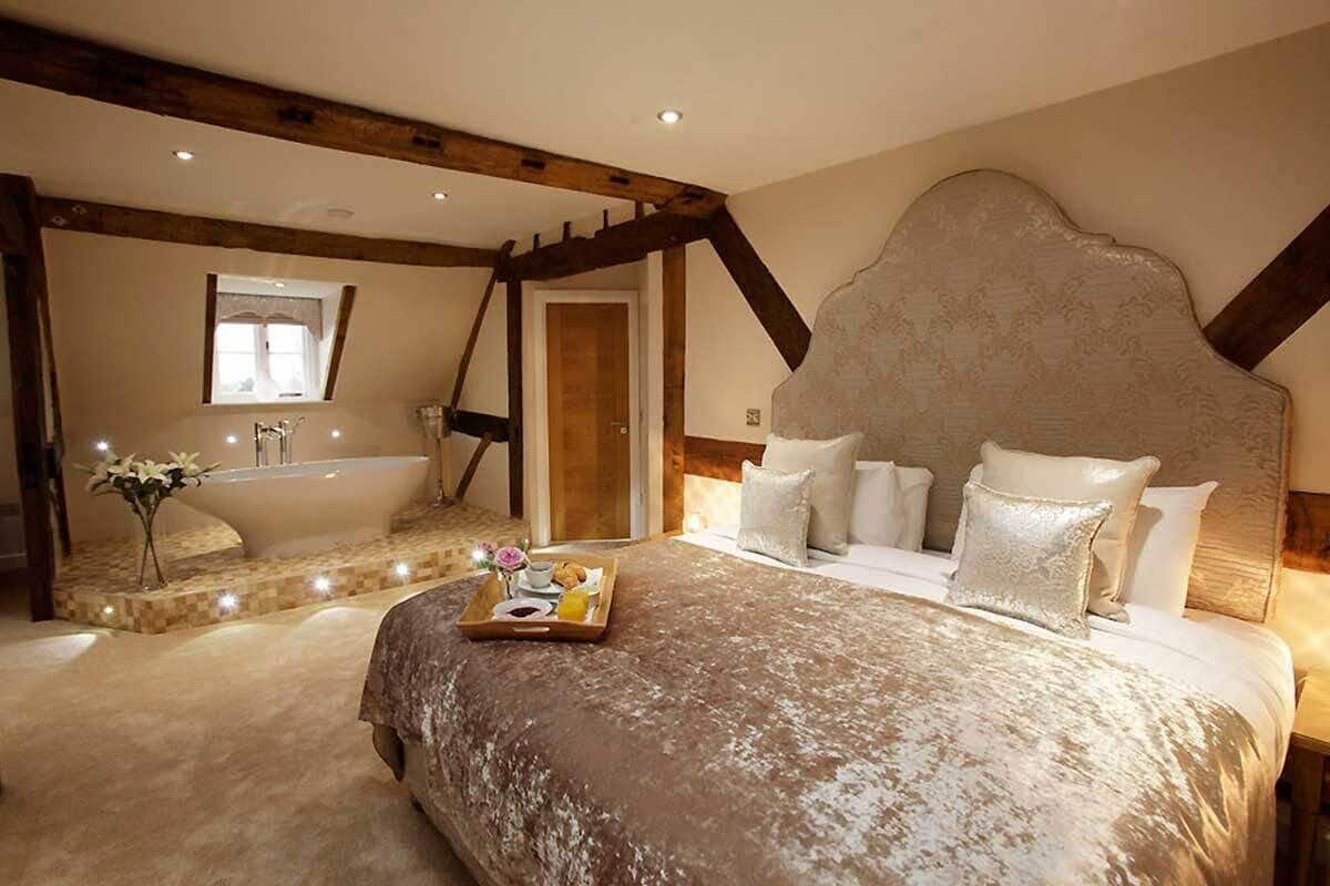 suite, 1 double bed, kitchen, golf view (full kitchen) | desk, blackout curtains, iron/ironing board, cots/infant beds