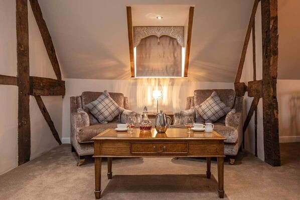 Suite, 1 Double Bed, Kitchen, Golf View (Full Kitchen) | Living area | Flat-screen TV