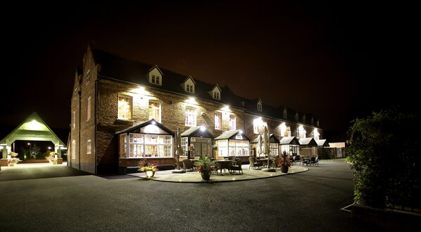 Terrace/patio - Worcester Bank House Hotel Spa & Golf, BW Premier Collection (Worcester)
