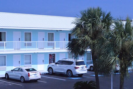 Destin Inn and Suites - Image 22