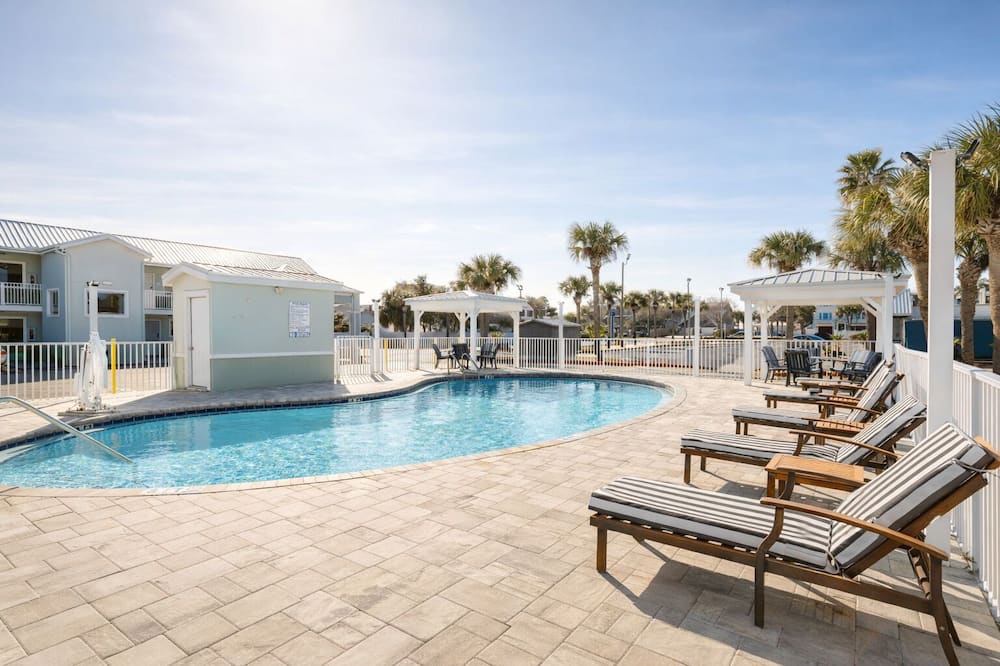 Destin Inn and Suites