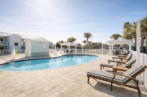 Destin Inn and Suites