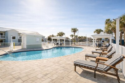 Destin Inn and Suites