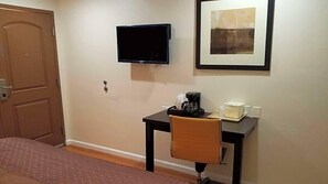 Pillow-top beds, desk, laptop workspace, blackout curtains - Americas Best Value Inn & Suites Escondido (Escondido)