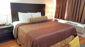 필로우탑 침대, 책상, 노트북 작업 공간, 암막 커튼