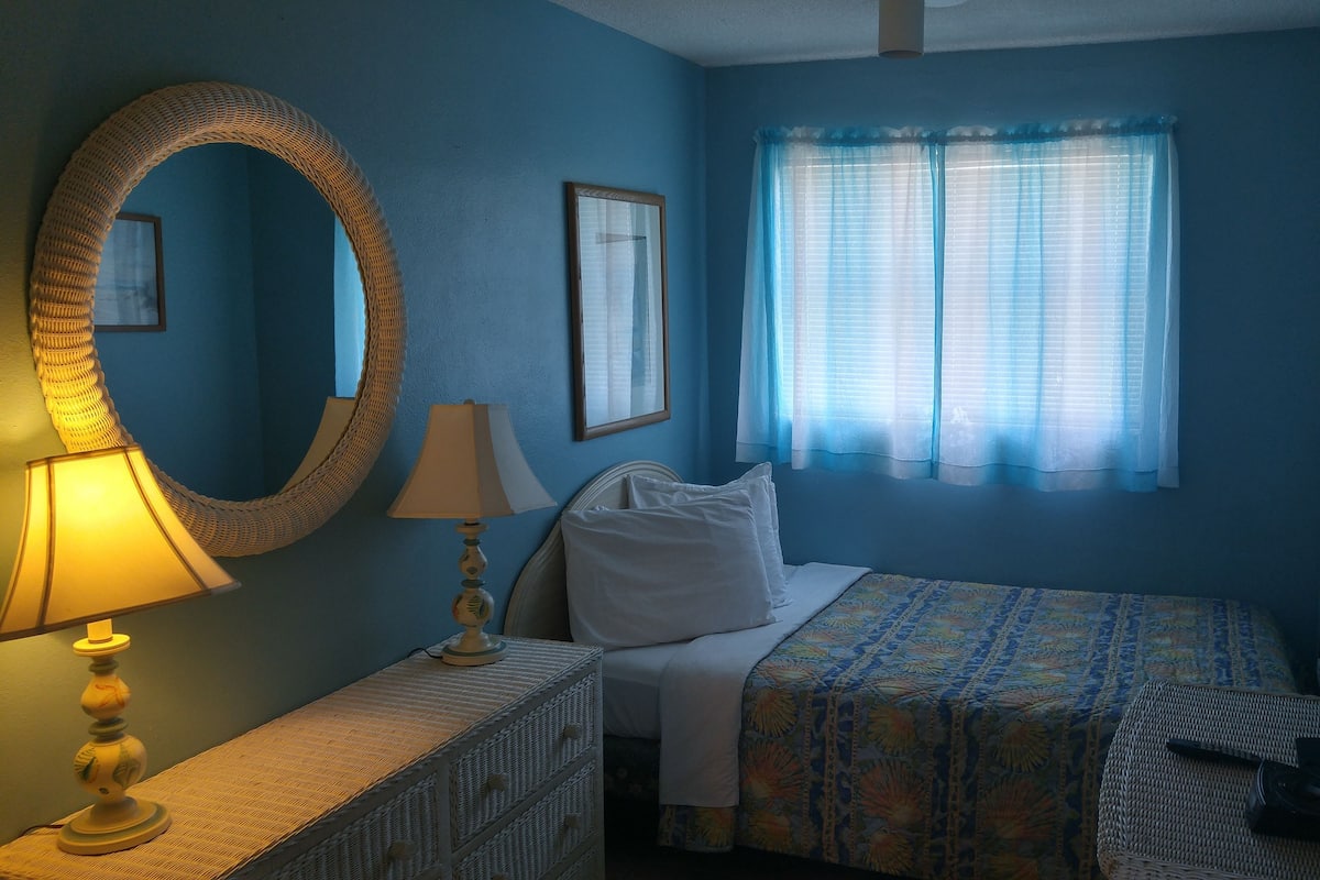 Suite | Individually decorated, individually furnished