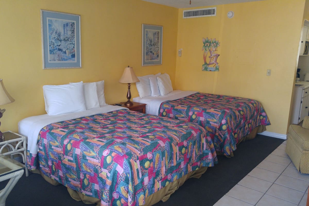 Courtside Studio | Individually decorated, individually furnished