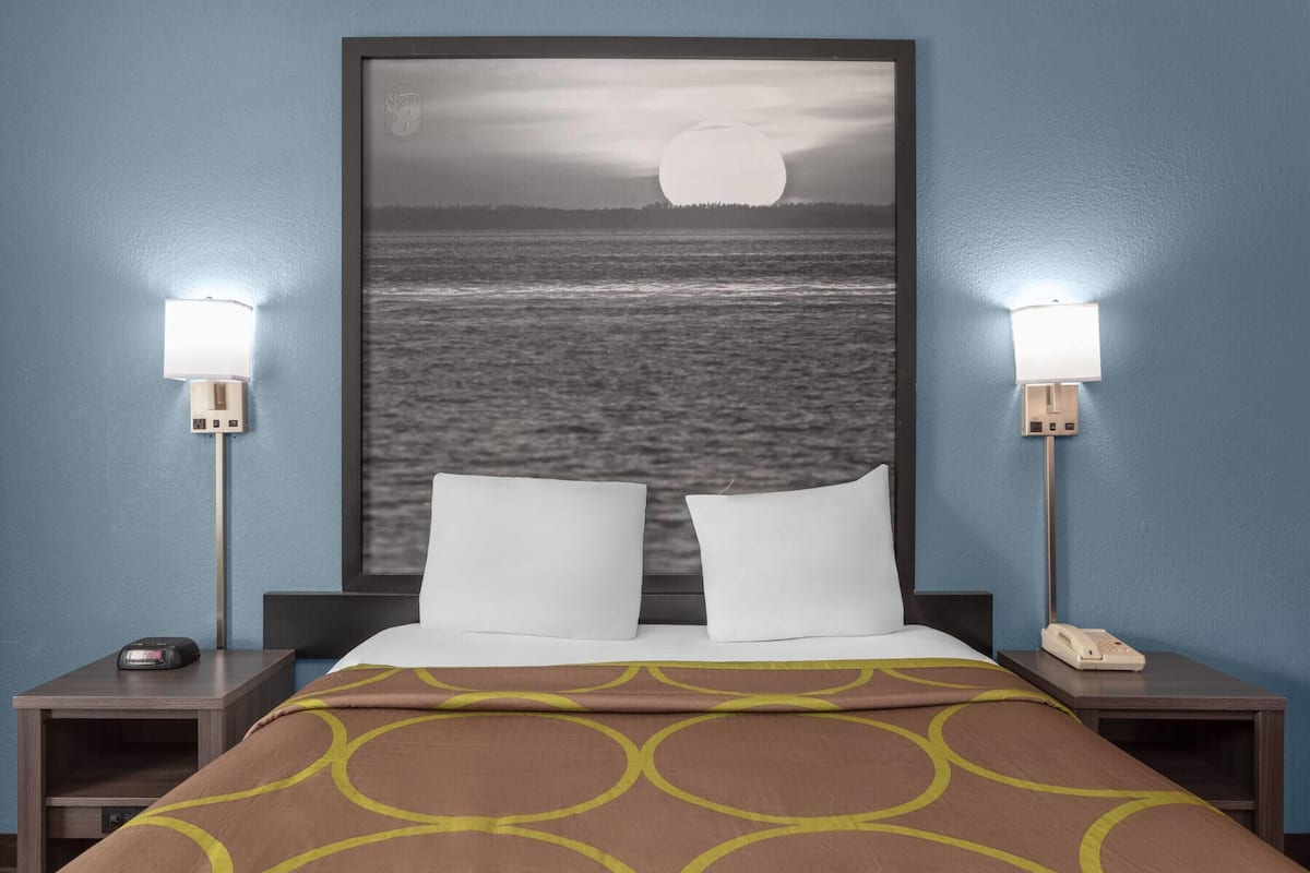 Desk, iron/ironing board, free cots/infant beds, rollaway beds