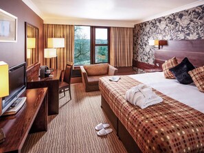 Egyptian cotton sheets, premium bedding, down duvets, memory-foam beds - Mercure Bradford, Bankfield Hotel (Bingley)