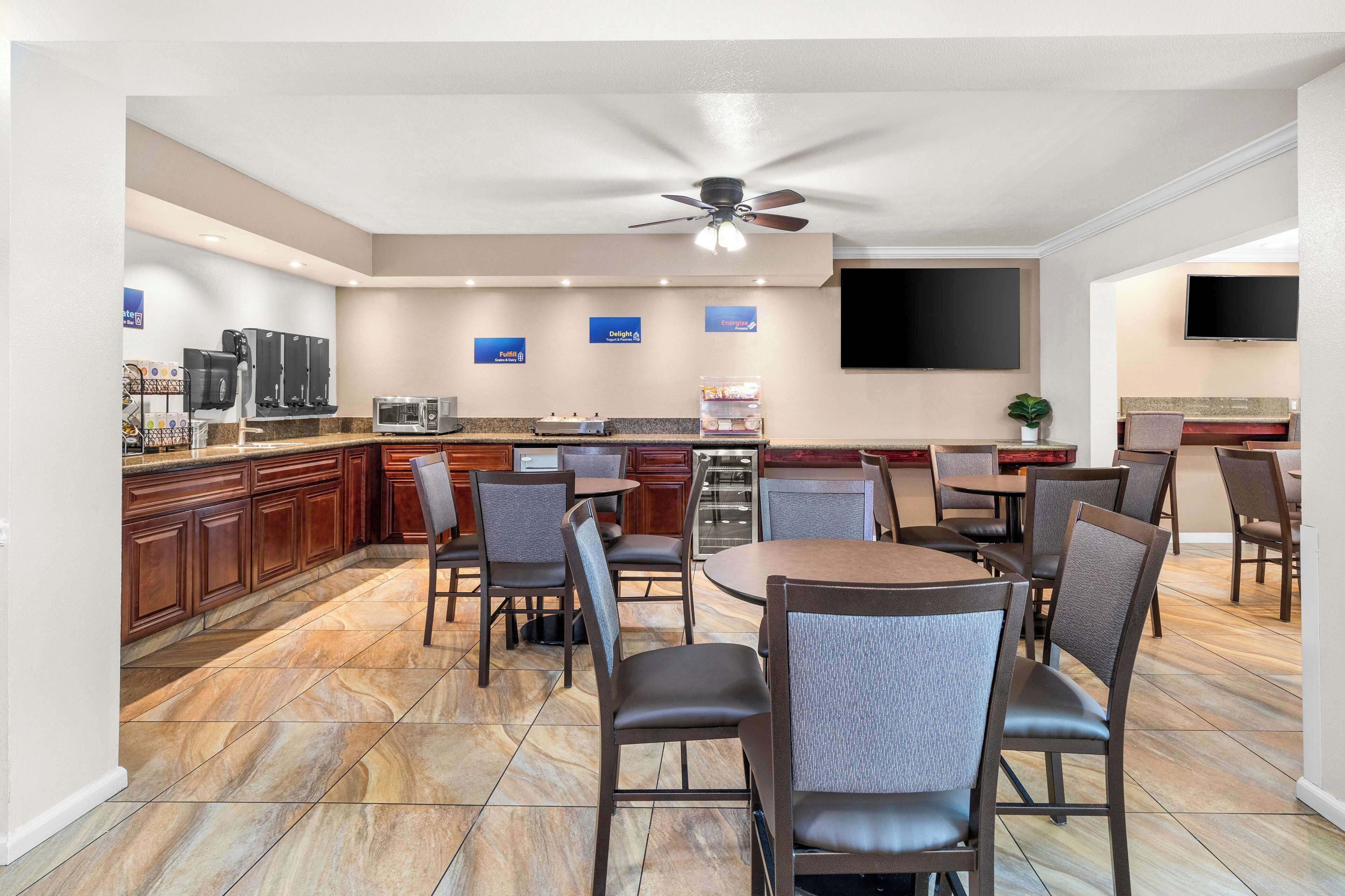 free continental breakfast