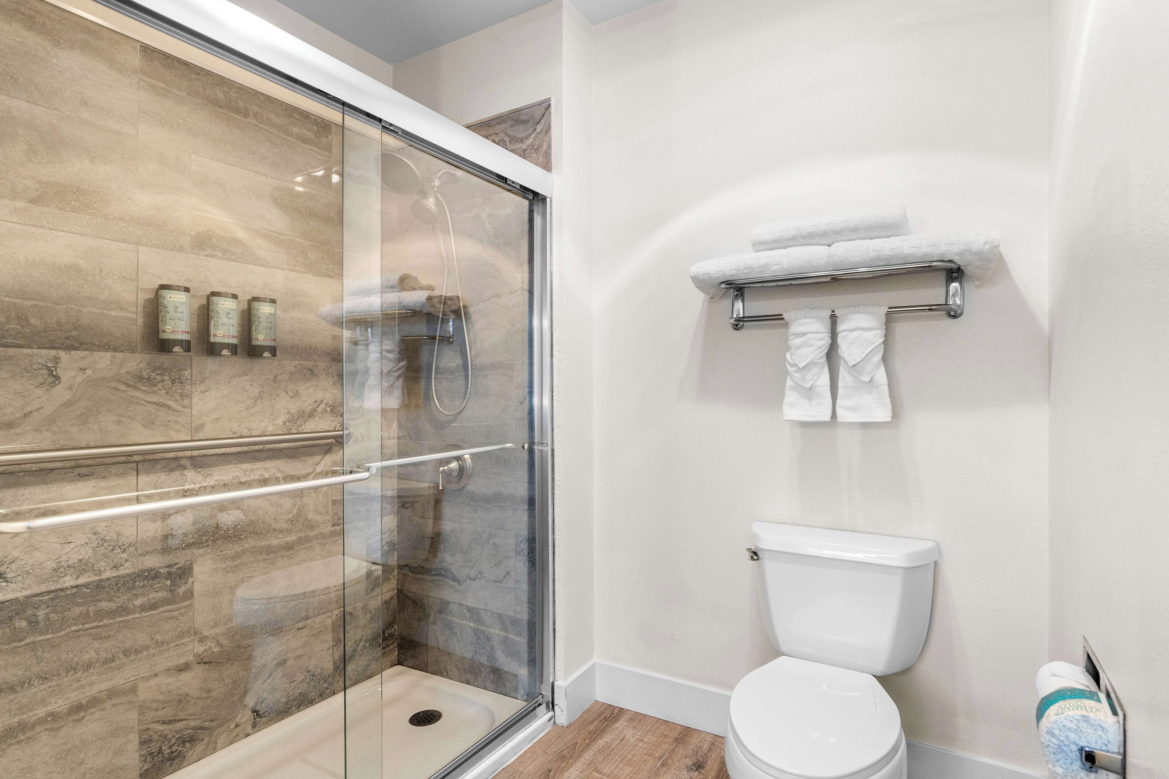 free toiletries, towels