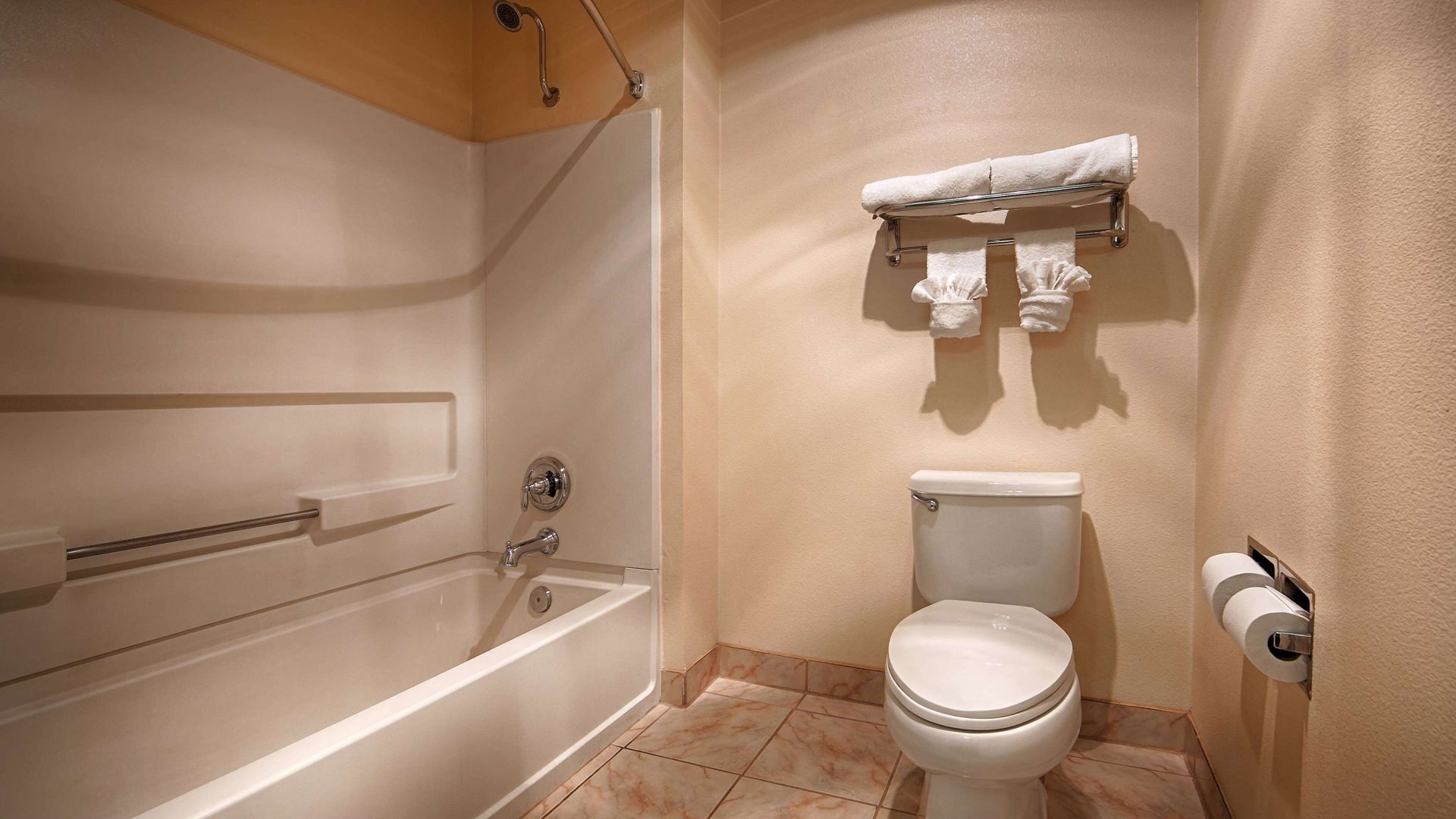 Bathroom | Free toiletries, towels