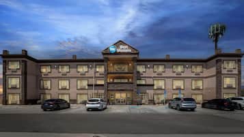 Stylish hotel with a central entrance and two wings, offering ample parking and convenient access to interior spaces.