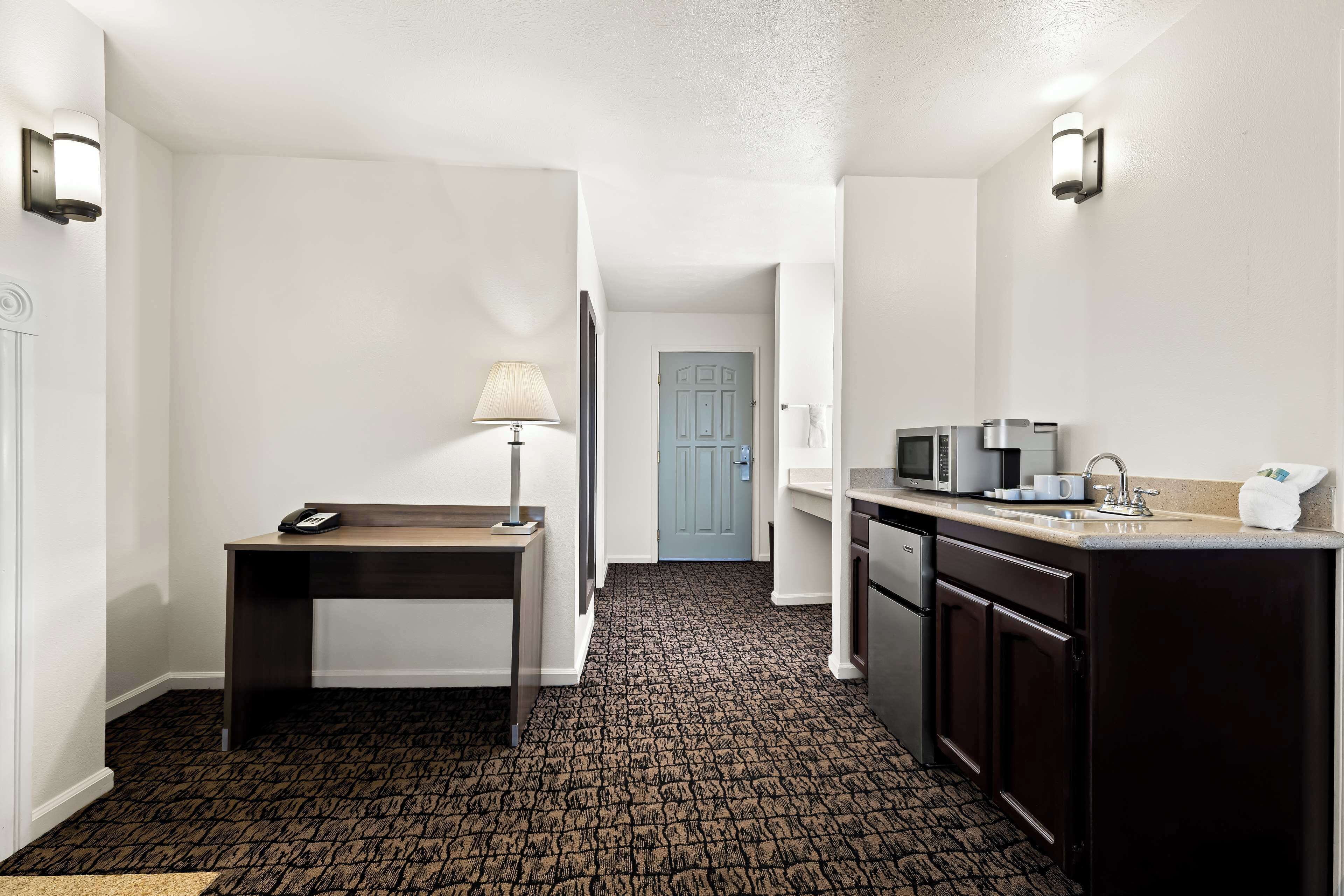 suite, 1 king bed with sofa bed, accessible, bathtub (with sofabed) | in-room safe, iron/ironing board, free wifi, bed sheets