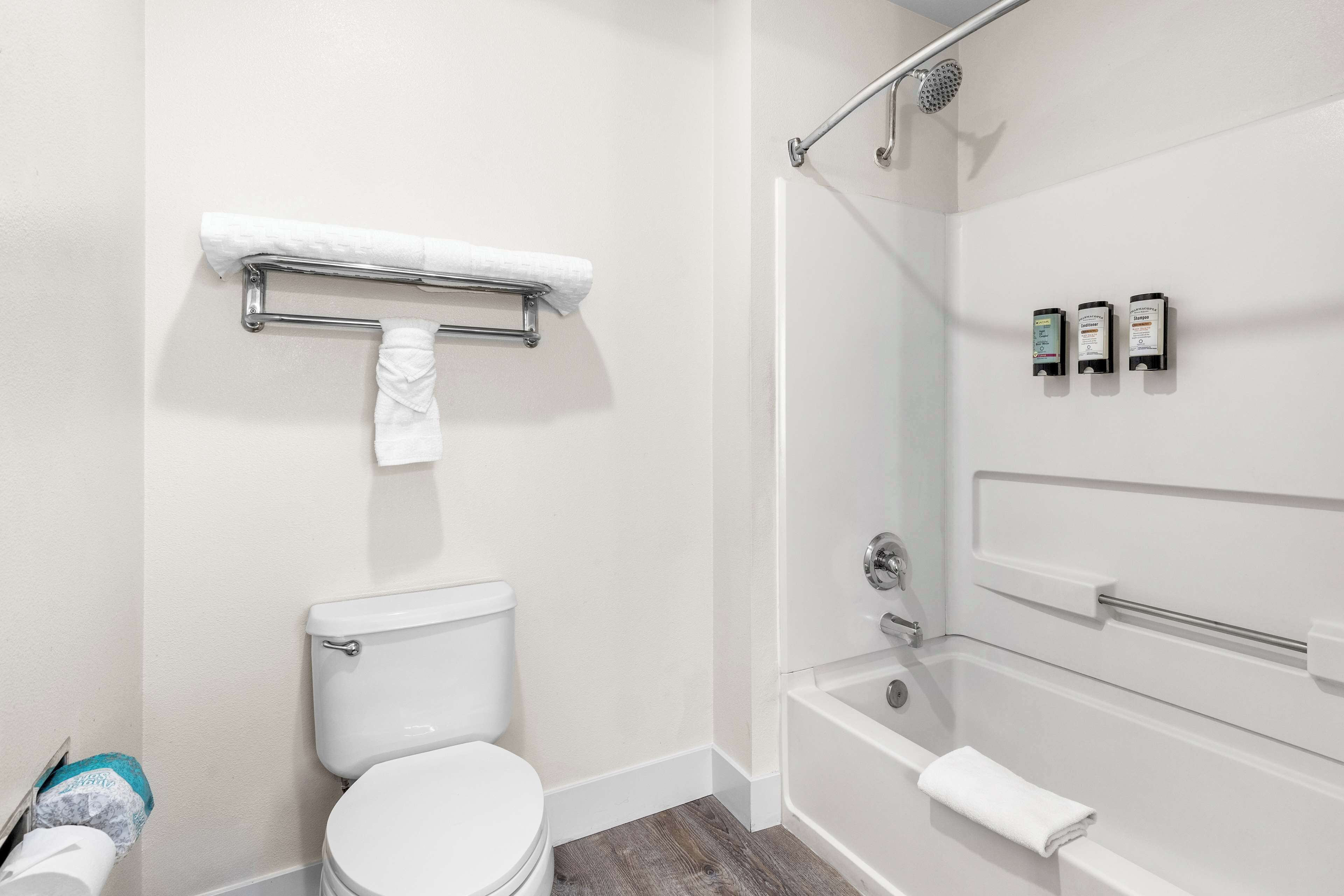 free toiletries, towels