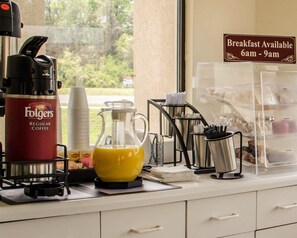 Breakfast area - Econo Lodge Crystal River (Crystal River)