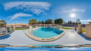 Alberca al aire libre por temporada