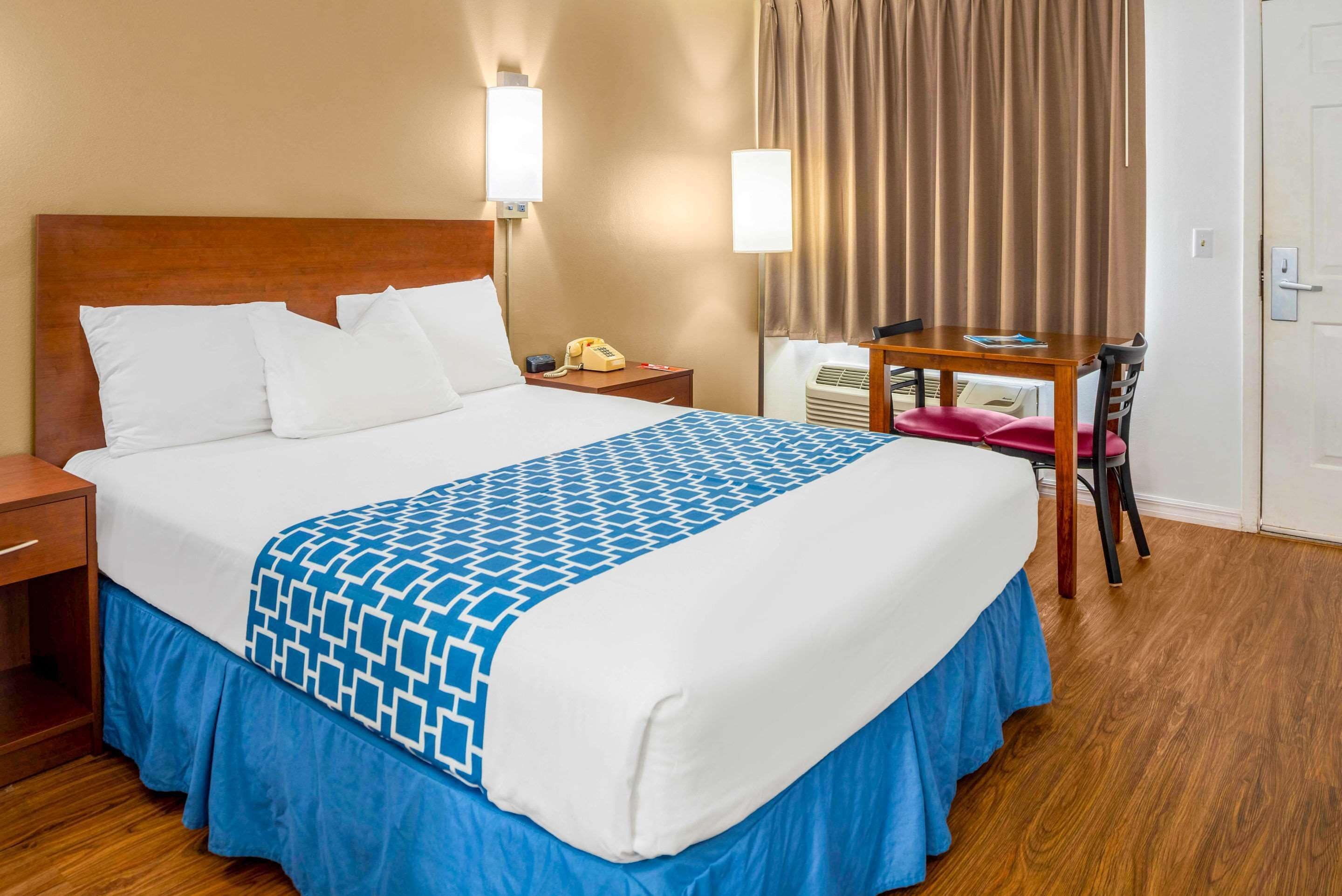 Free WiFi, bed sheets