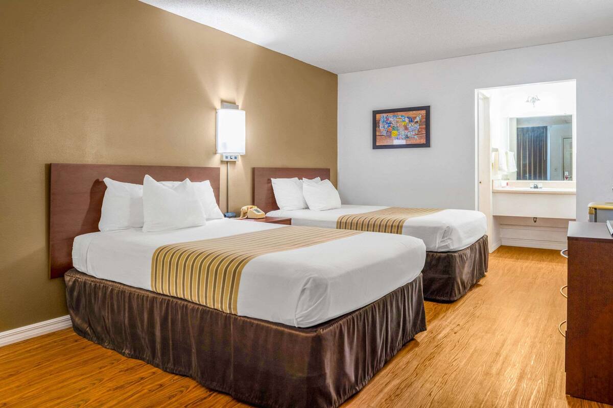 WiFi (free), bed sheets
