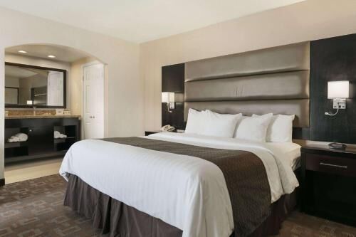 Select Comfort beds, in-room safe, desk, laptop workspace