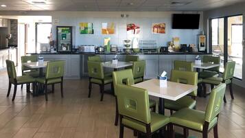 Inbegriffenes kontinentales Frühstück