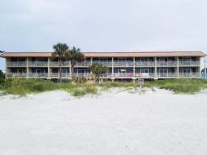 海灘、白沙、躺椅、沙灘巾