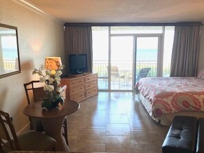 Studio Suite, Ocean View | Iron/ironing board, free WiFi, bed sheets - Club Bamboo South (Bradenton Beach)