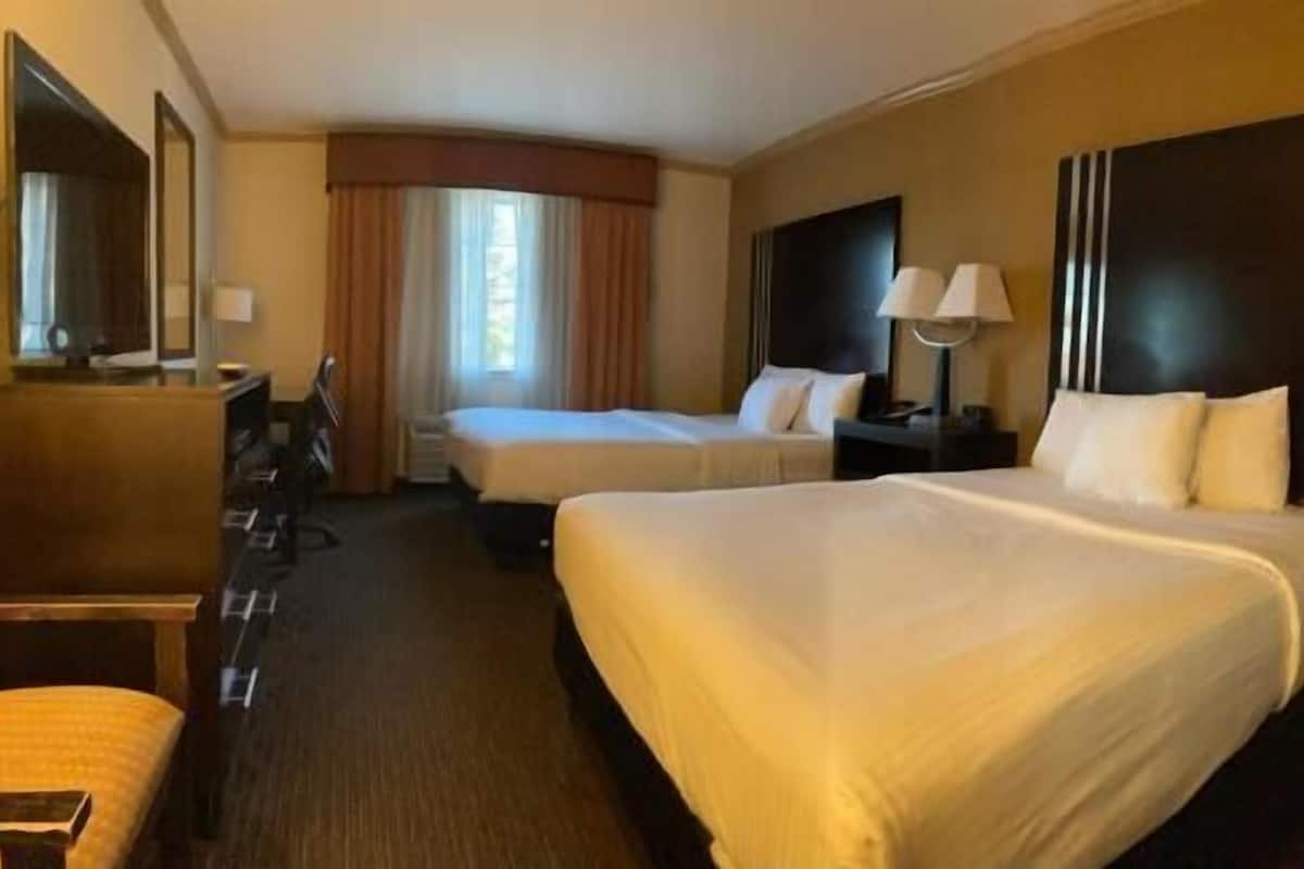 Hochwertige Bettwaren, Pillowtop-Betten, Schreibtisch