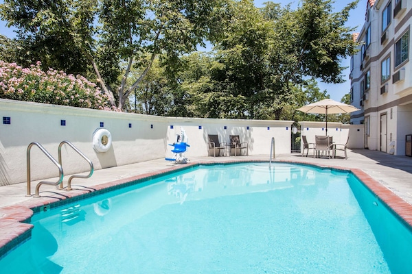 Outdoor pool, open 10:00 AM to 10:00 PM, sun loungers