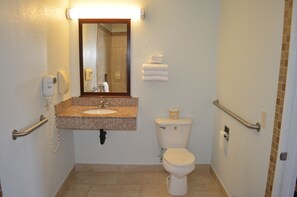 Standard Room, 1 King Bed, Accessible | Bathroom | Combined shower/tub, towels