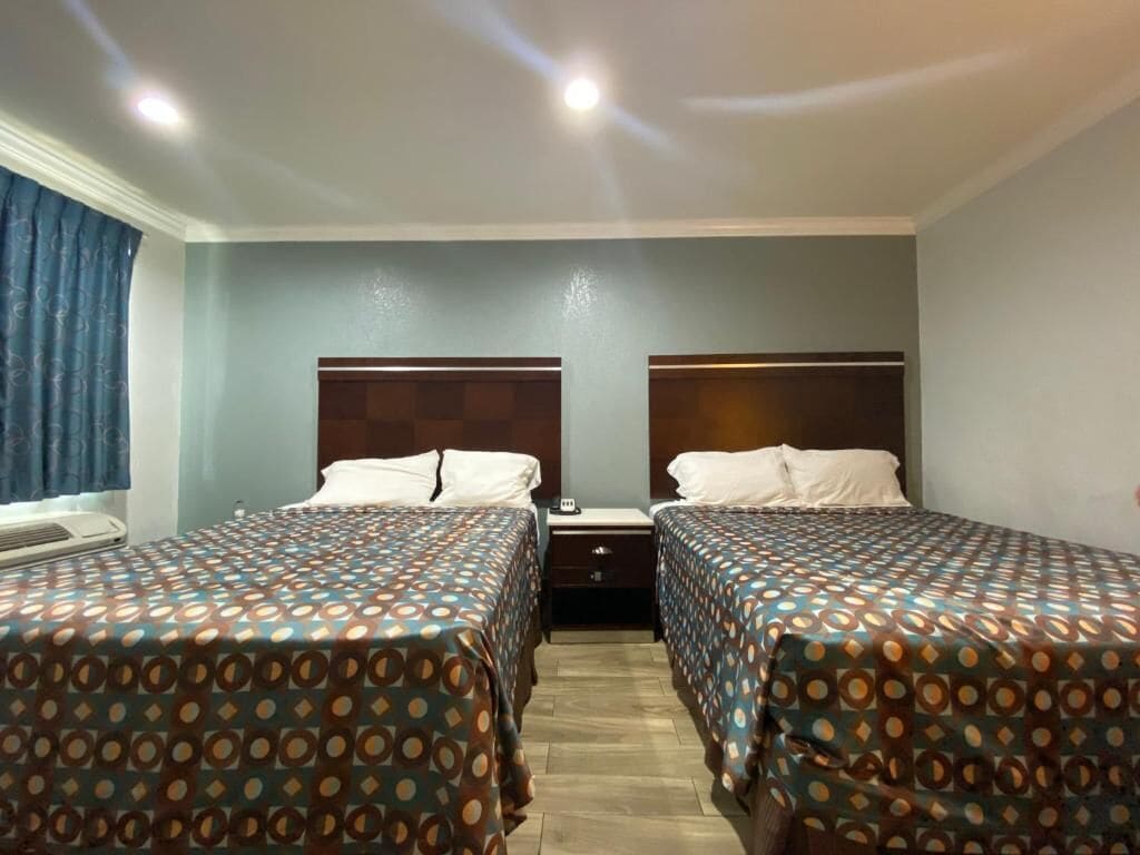 Photo - Welcome Inn Corona