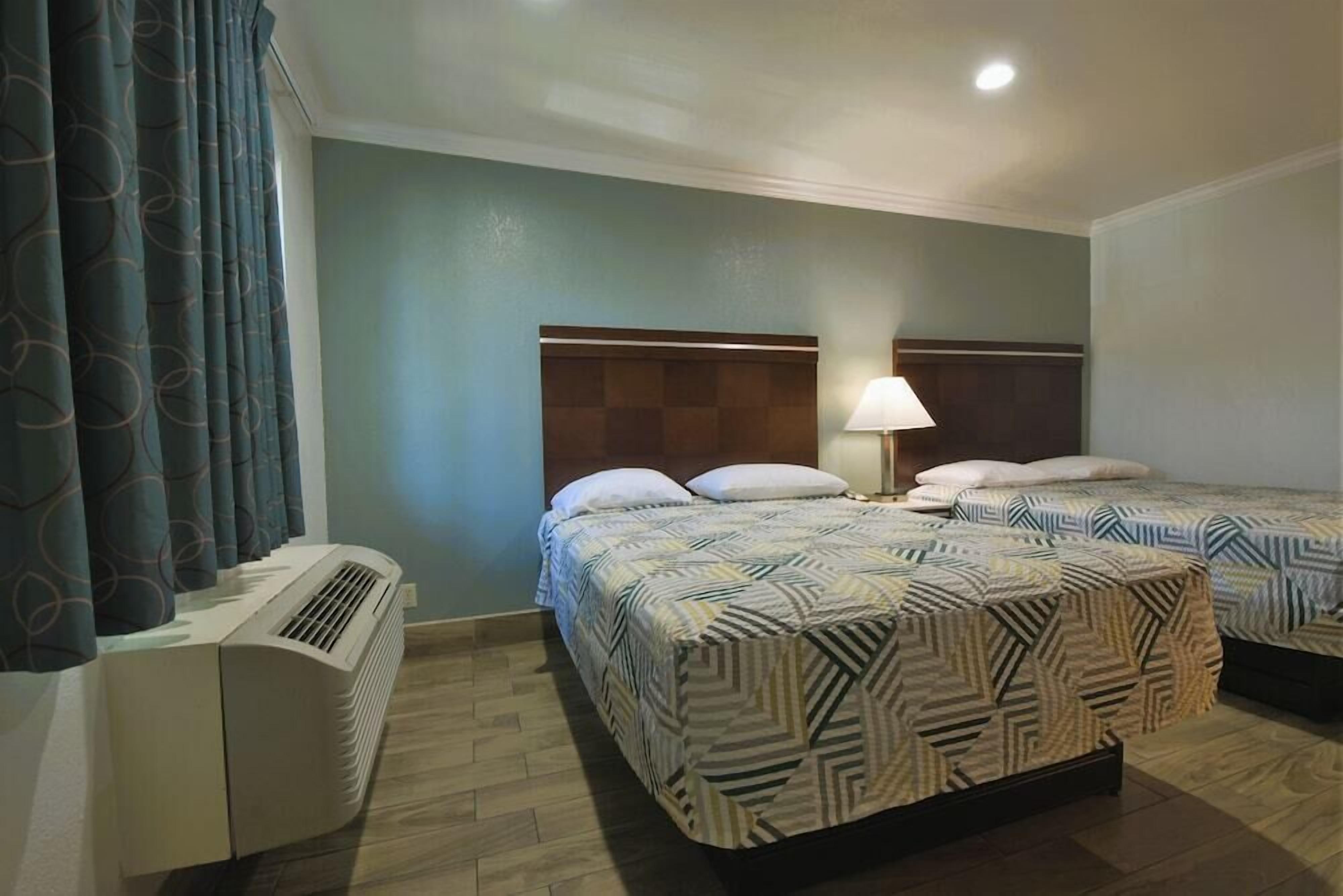 Minibar, in-room safe, desk, iron/ironing board