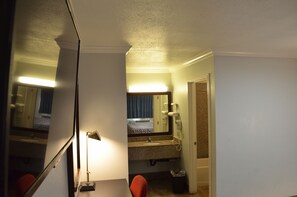 Minibar, in-room safe, desk, iron/ironing board