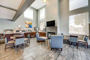 Free daily continental breakfast