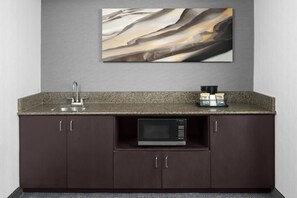 Suite ejecutiva, 1 habitación | Bar (en la propiedad)